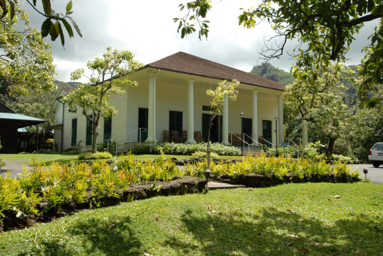 Volunteers needed at Queen Emma Summer Palace