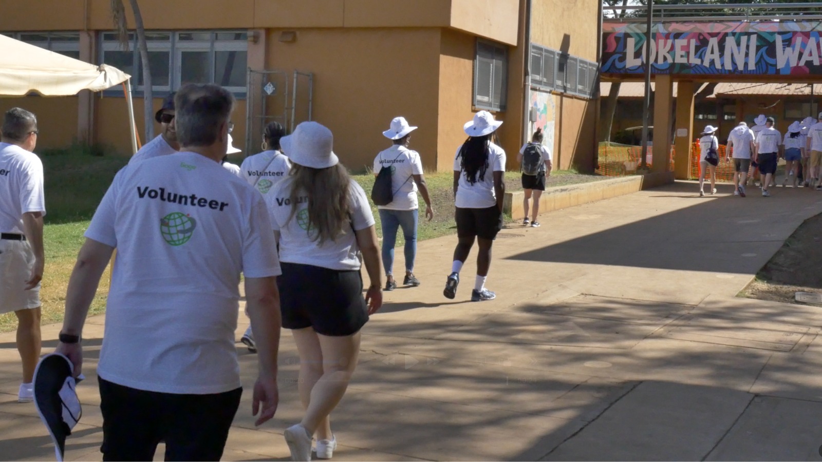 Employees from Sage arrive to volunteer at Lokelani during Kanu Hawaii signature event